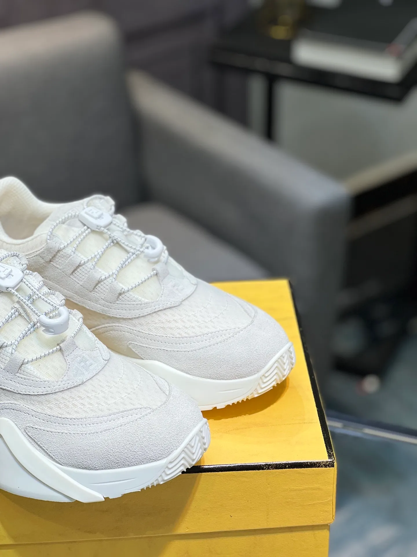 Men's shoes 💰580 FENDI men's fashion casual shoes 👟Hot sale🔥Official website 1:1 replica ⬆️Original quality - Original leather - Original breathable mesh lining Original outsole 1:1 replica, code number 38-44 (45-46 customized)